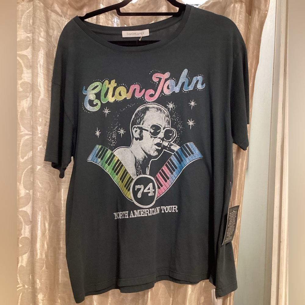 Gray Elton John Daydreamer tee
